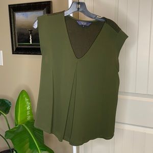 Dark green top 🔥BUNDLE AND SAVE🔥